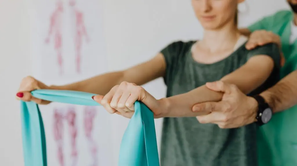 Helping patient with elastic band therapy